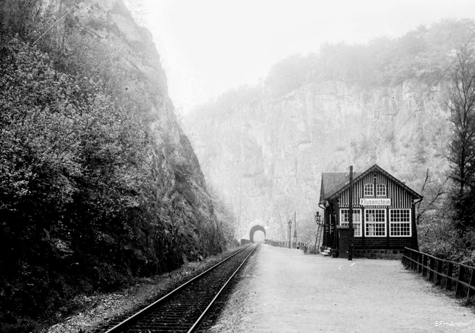 BS_E_Hoennetalbahn_Hp. Klusenstein mit Uhu-Tunnel, ca. 1930.jpg